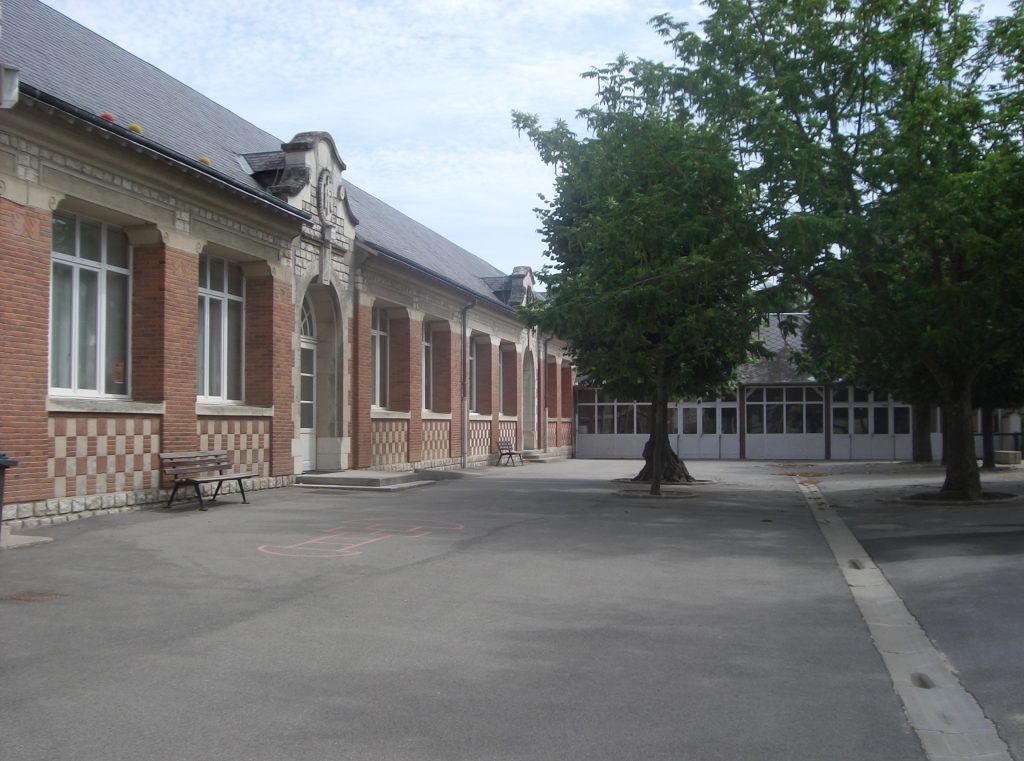École de la Pomme de Pin (groupe scplaire Louis Gallouëdec) à Saint-Jean-de-Braye