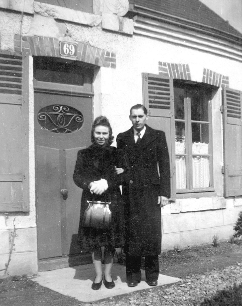Papa et Maman chez mes grands-parents en 1941